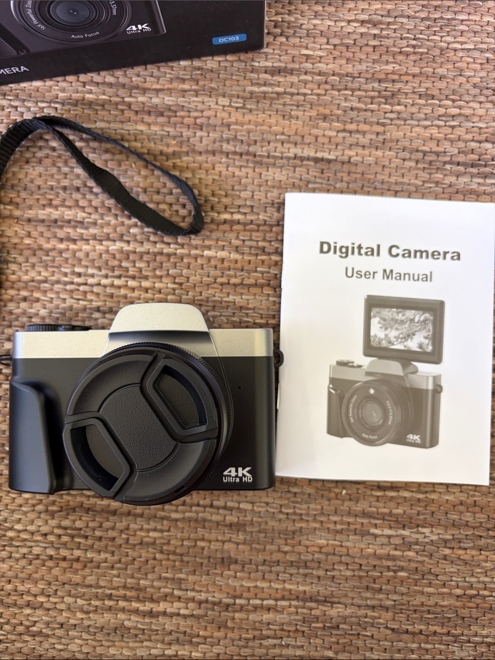 Digital Camera 4K Ultra HD - Black and Silver - Picture 2 of 7